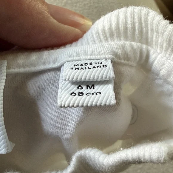 Burberry onsie 6 months - Picture 7 of 7